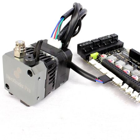 DyzeXtruder Motor connected to the control board